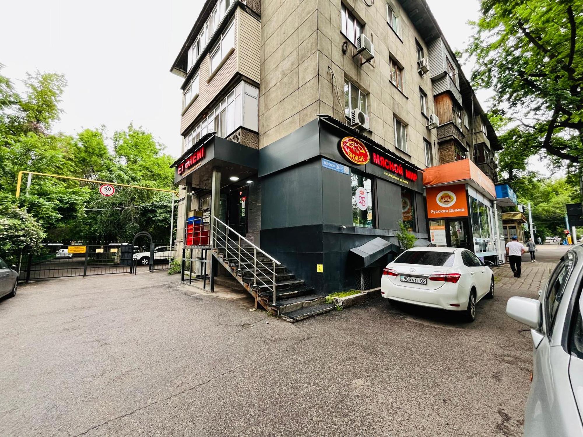 однушка в центре алматы, до арбата 5 минут ходьбы #82 Apartment *